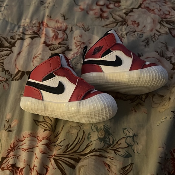 Infant Jordan one Chicago dunks lightly used! - Picture 3 of 4